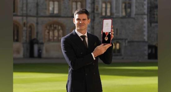 ජේම්ස් ඇන්ඩර්සන්ට නයිට් පදවියක්